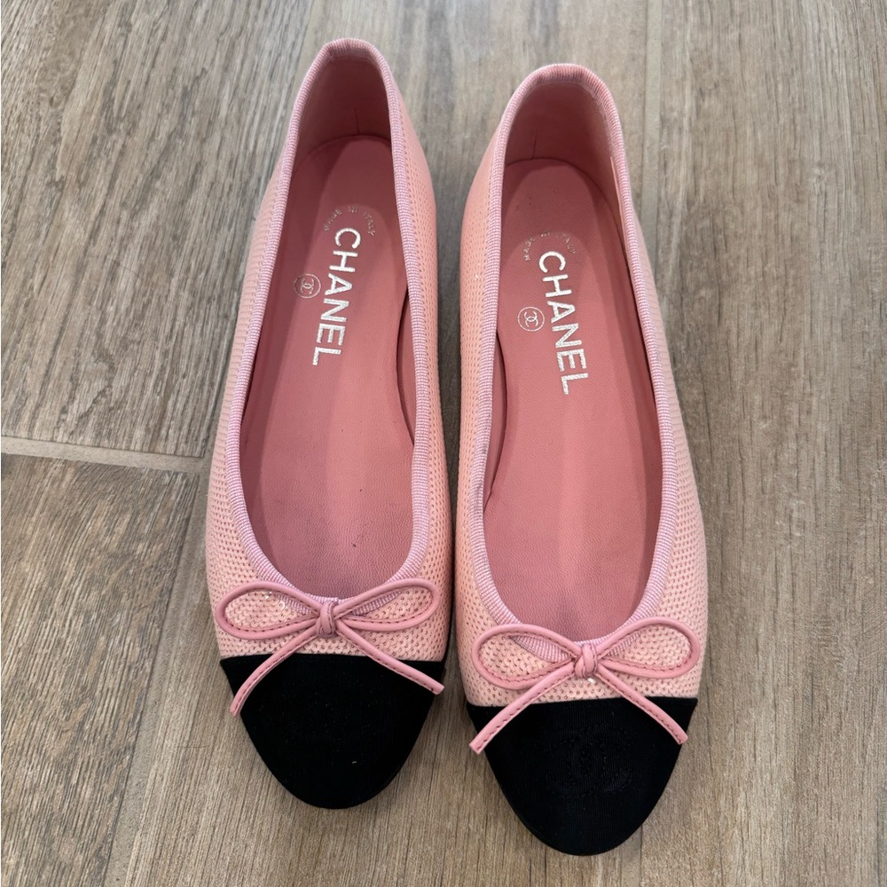 CHANEL PINK SEQUIN FLATS SIZE 36